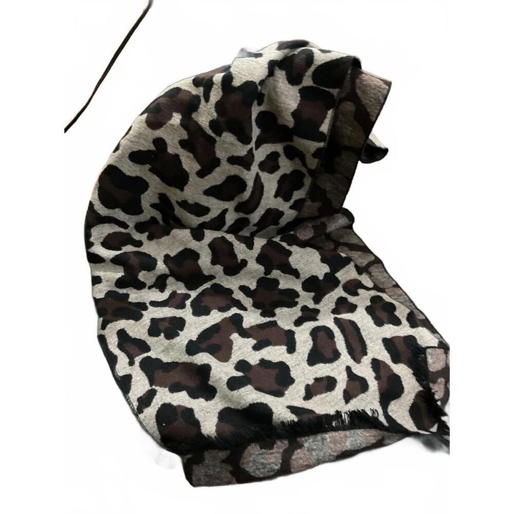 Cozy Leopard Print Women's Scarf